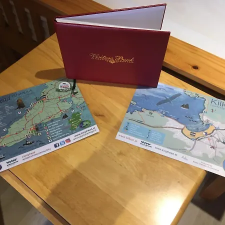 Emlagh, Self Catering Glamping Pods Шале *