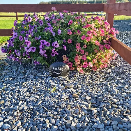 Emlagh, Self Catering Glamping Pods *