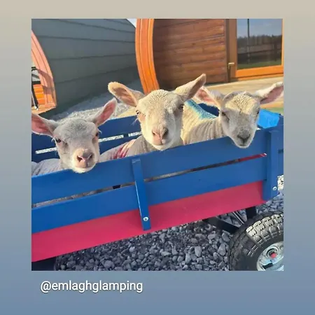 Emlagh, Self Catering Glamping Pods Килки